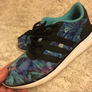 Size 7 Adidas Shoes